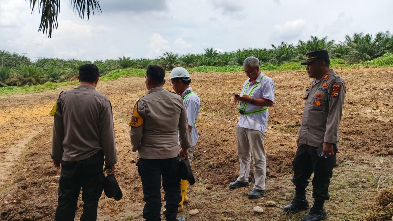 Polsek Tualang Tinjau Lahan Penanaman Jagung Serentak Dukung Swasembada Pangan 2025