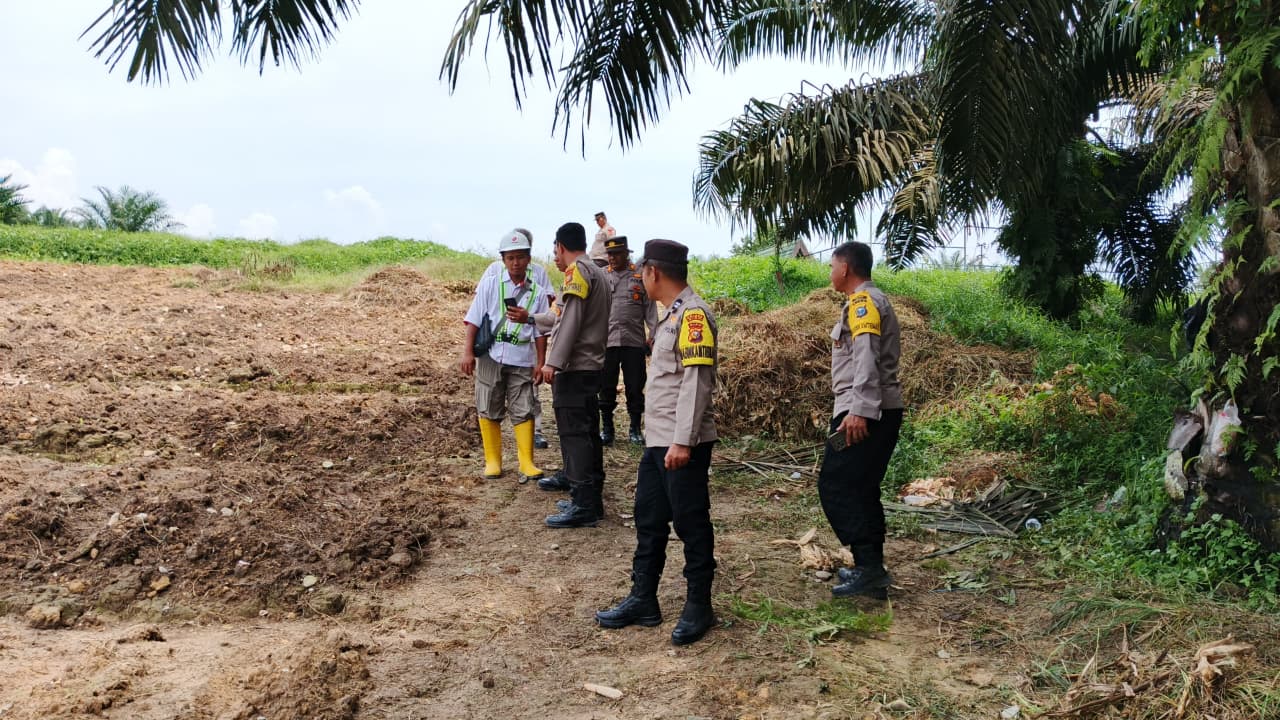 Polsek Tualang Tinjau Lahan Penanaman Jagung Serentak Dukung Swasembada Pangan 2025