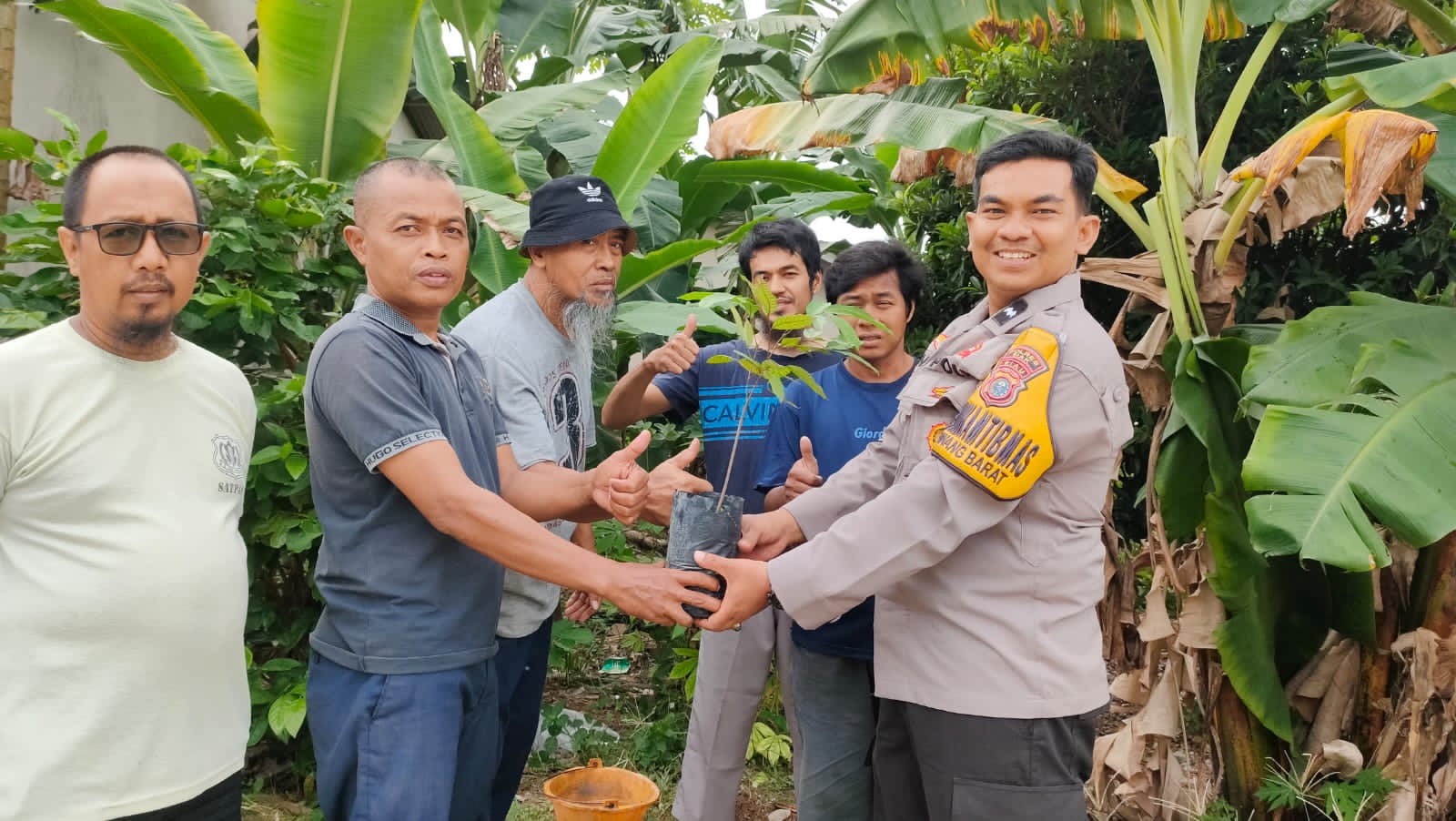 Hijaukan Perawang Barat, Polsek Tualang Ajak Warga Peduli Alam Lewat Green Policing