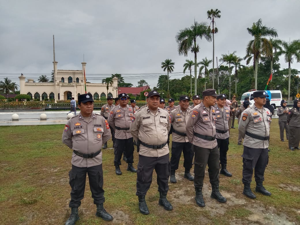 Polres Siak Ikuti Upacara Hari Jadi ke-26 Kabupaten Siak Tahun 2025 Di Lapangan Tugu Depan Istana Siak