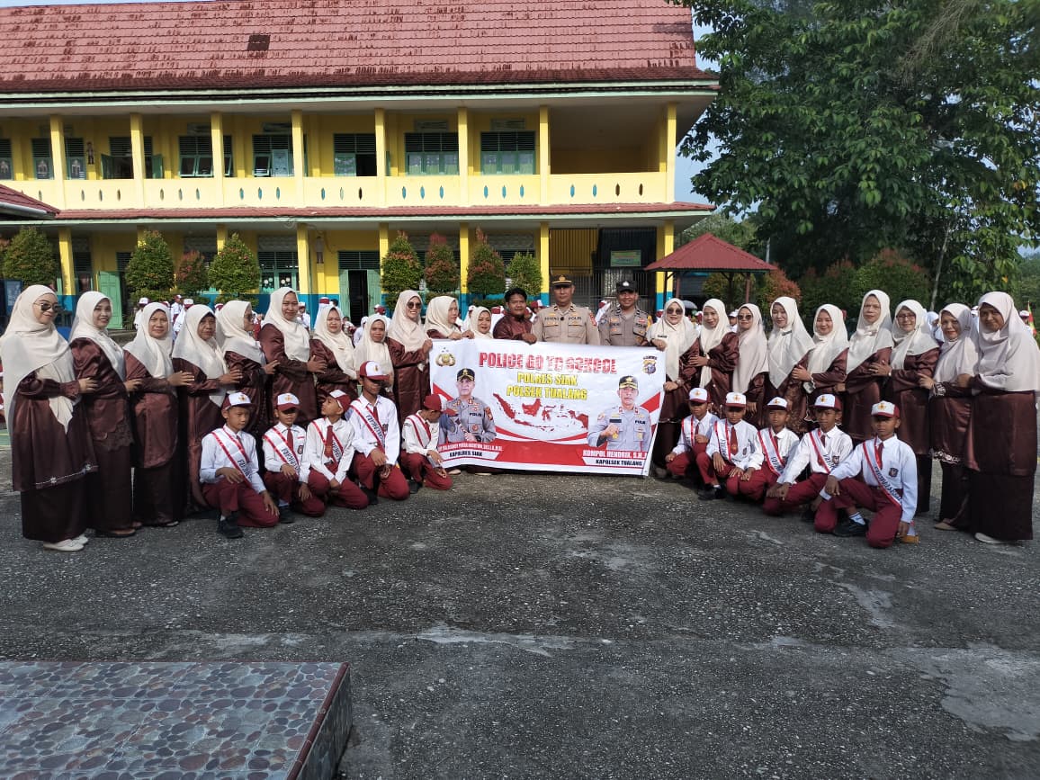 Ipda Sugeng Mishari Ajak Siswa SDN 14 Tualang Hindari Bullying Dan Rajin Belajar