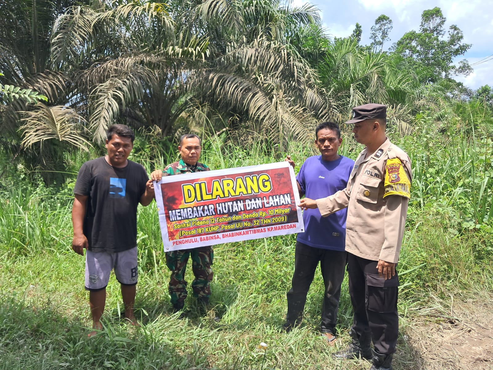 Cegah Karhutla, Polsek Tualang Gencar Patroli dan Himbauan Kepada Warga Di Kampung Maredan