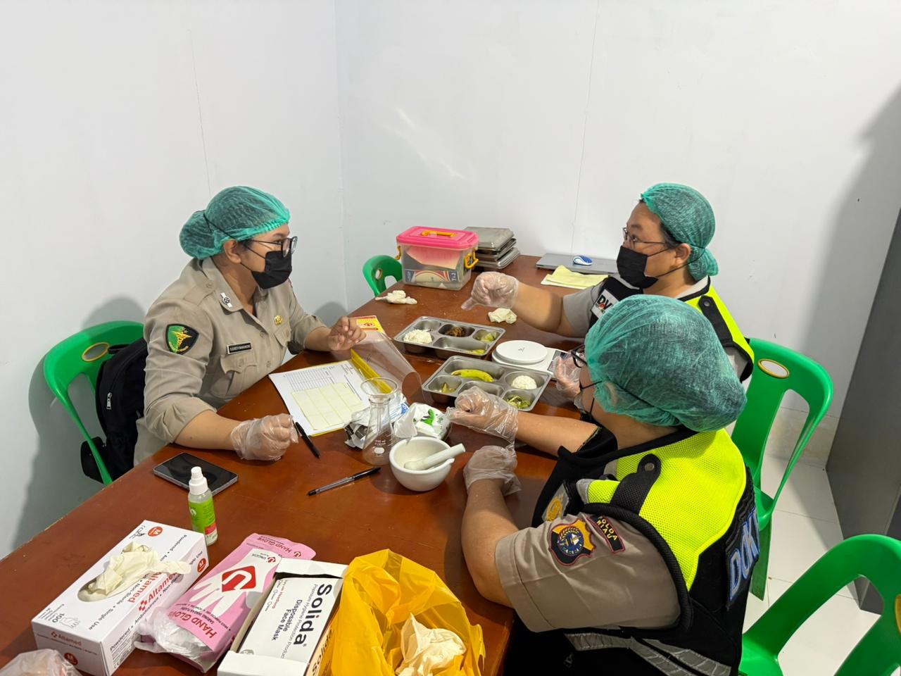 Tim Dokkes Polda Riau Periksa Food Safety di Dapur SPPG Kemala Bhayangkari Polres Siak
