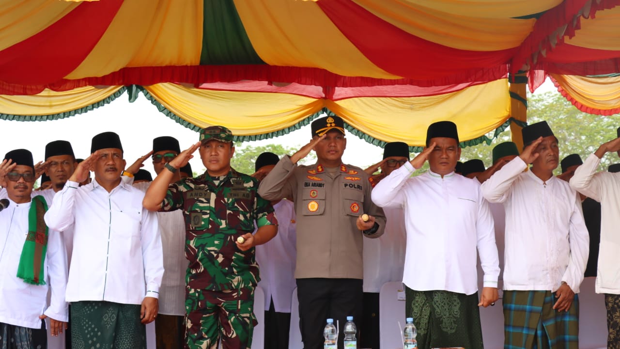 Kapolres Siak Hadiri Upacara Hari Santri Nasional 2025 Di Lapangan Tugu Siak