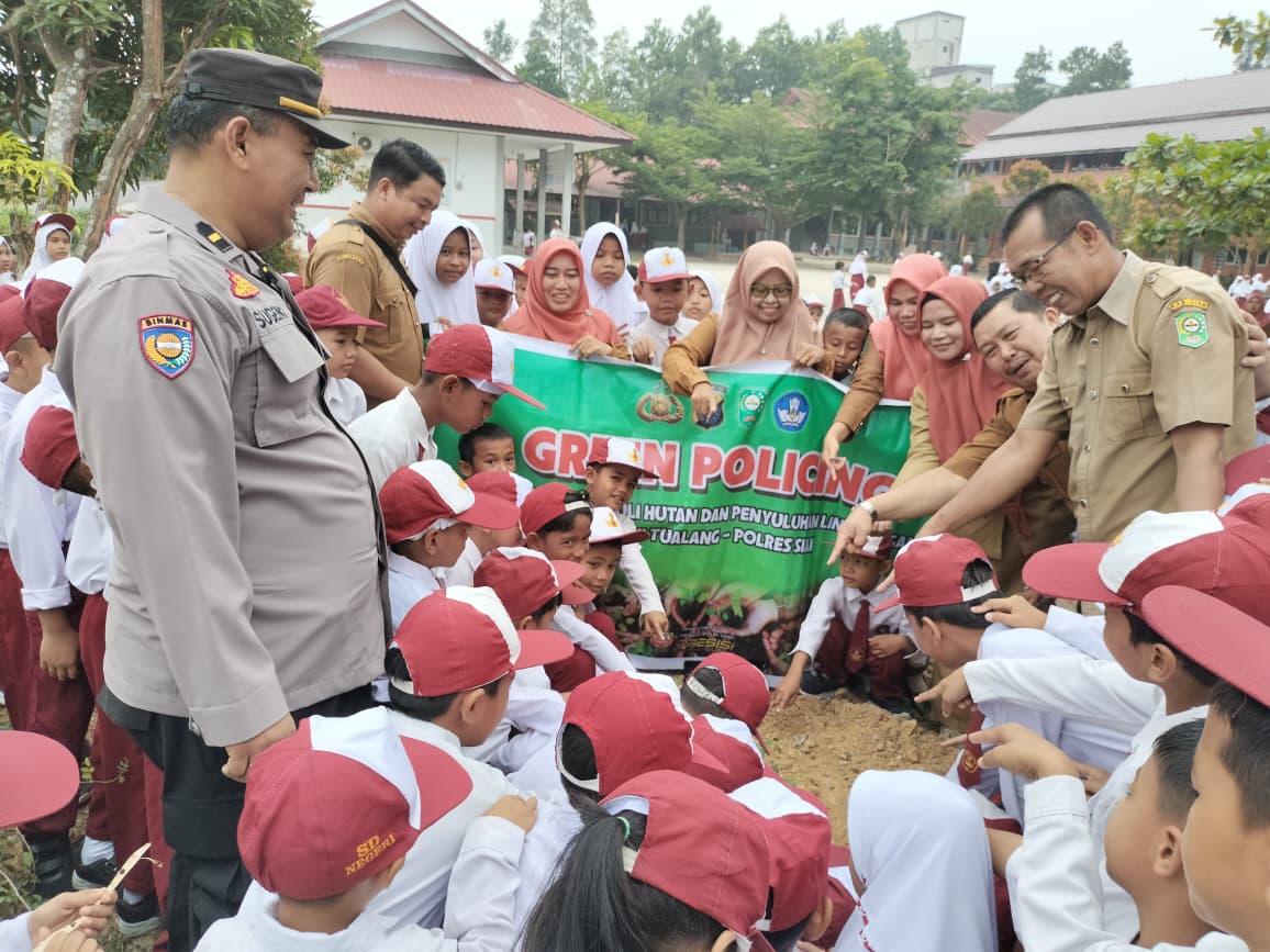 Polsek Tualang Gerakkan Revolusi Hijau Di Sekolah Lewat Program Green Policing
