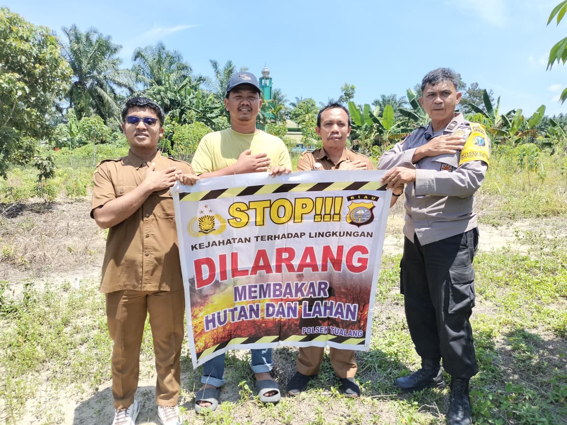 Bhabinkamtibmas Dan Kepala Kampung Maredan Barat Patroli Cegah Karhutla Di Tengah Cuaca Panas