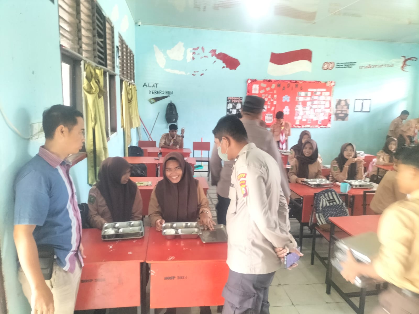 Polsek Lubuk Dalam Kawal Ketat Distribusi Makanan Bergizi Gratis Di Sekolah, Pastikan Aman Dan Tepat Sasaran