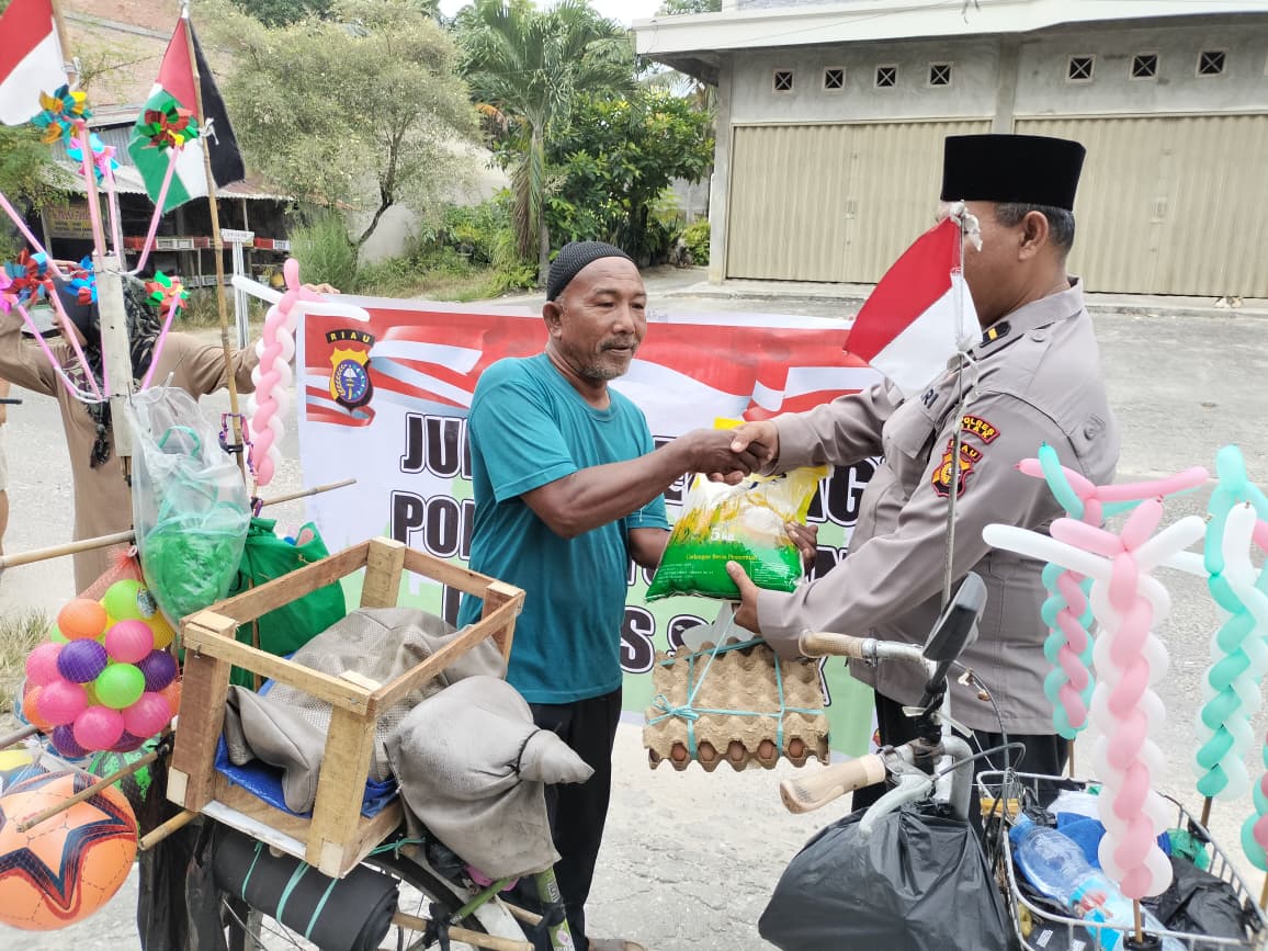 Lewati Hari dengan Sepeda Ontel, Kakek Penjual Balon Dapat Bantuan Dari Polsek Tualang