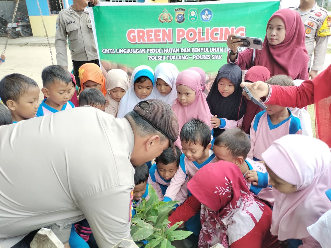 Polsek Tualang Gelar Sosialisasi Green Policing Dan Penanaman Bibit Pohon Jambu di TK Islam Alifa Perawang Barat