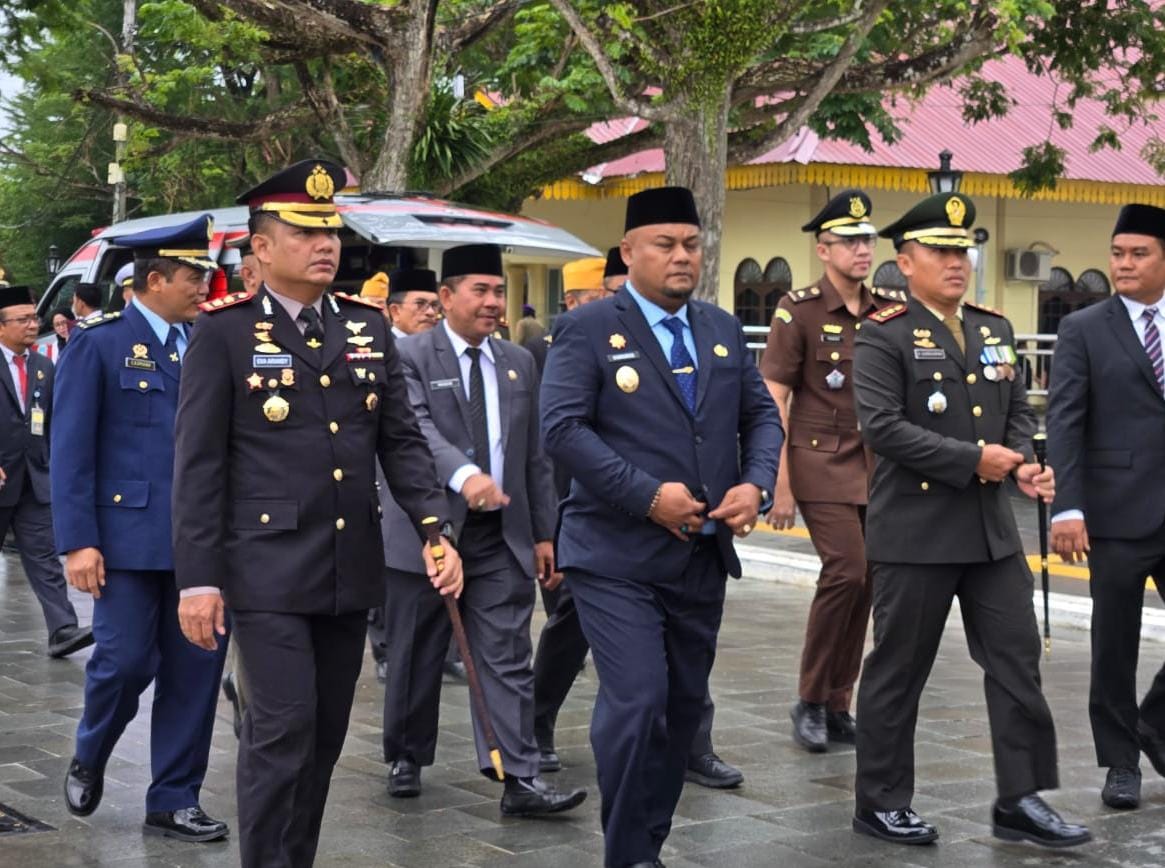 Kapolres Siak Hadiri Upacara Peringatan Hari Pahlawan ke-80 di Depan Istana Siak