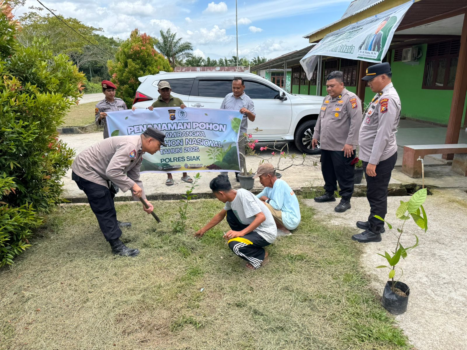 Polres Siak Tanam 155 Pohon Jelang Hari Pohon Nasional 2025, Wujudkan Komitmen Green Policing di Riau