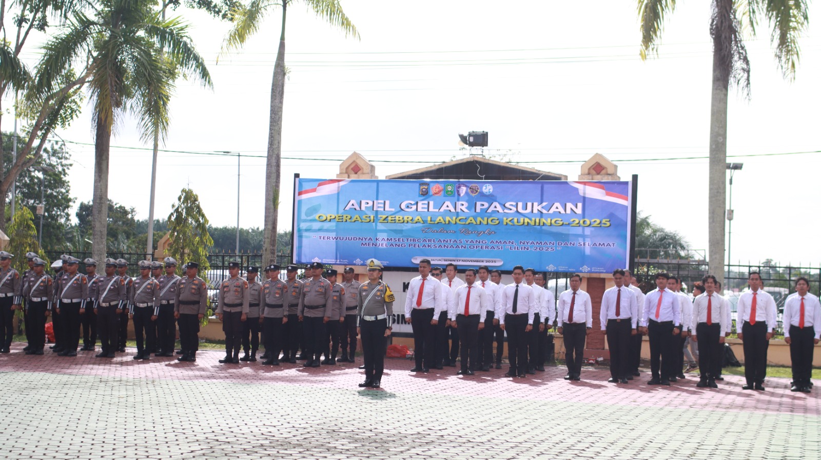 Apel Gelar Pasukan Operasi Zebra Lancang Kuning 2025 di Polres Siak, Kapolres Tekankan Humanis Dan Zero Komplain