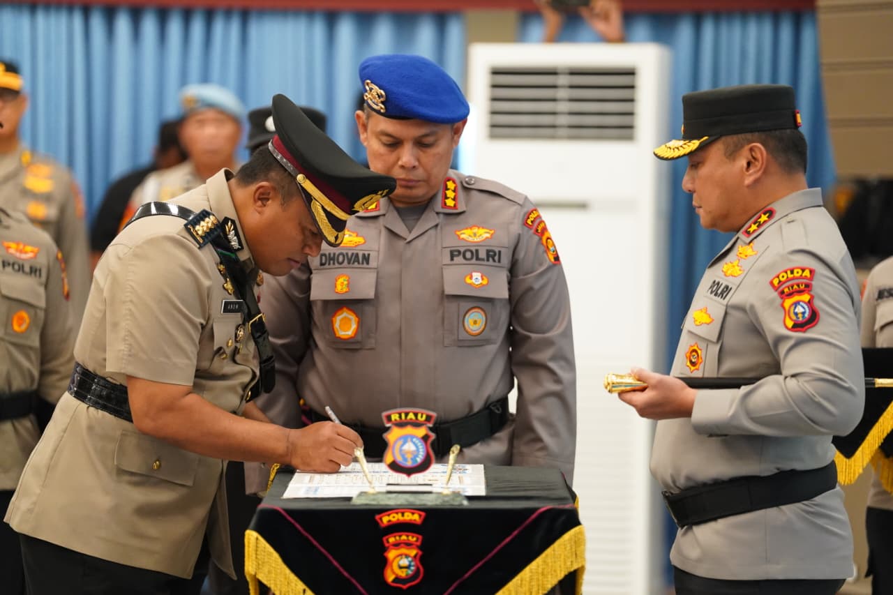 Dilantik Kapolda Irjen Herry Heryawan, Ini Daftar Pejabat Baru Polda Riau