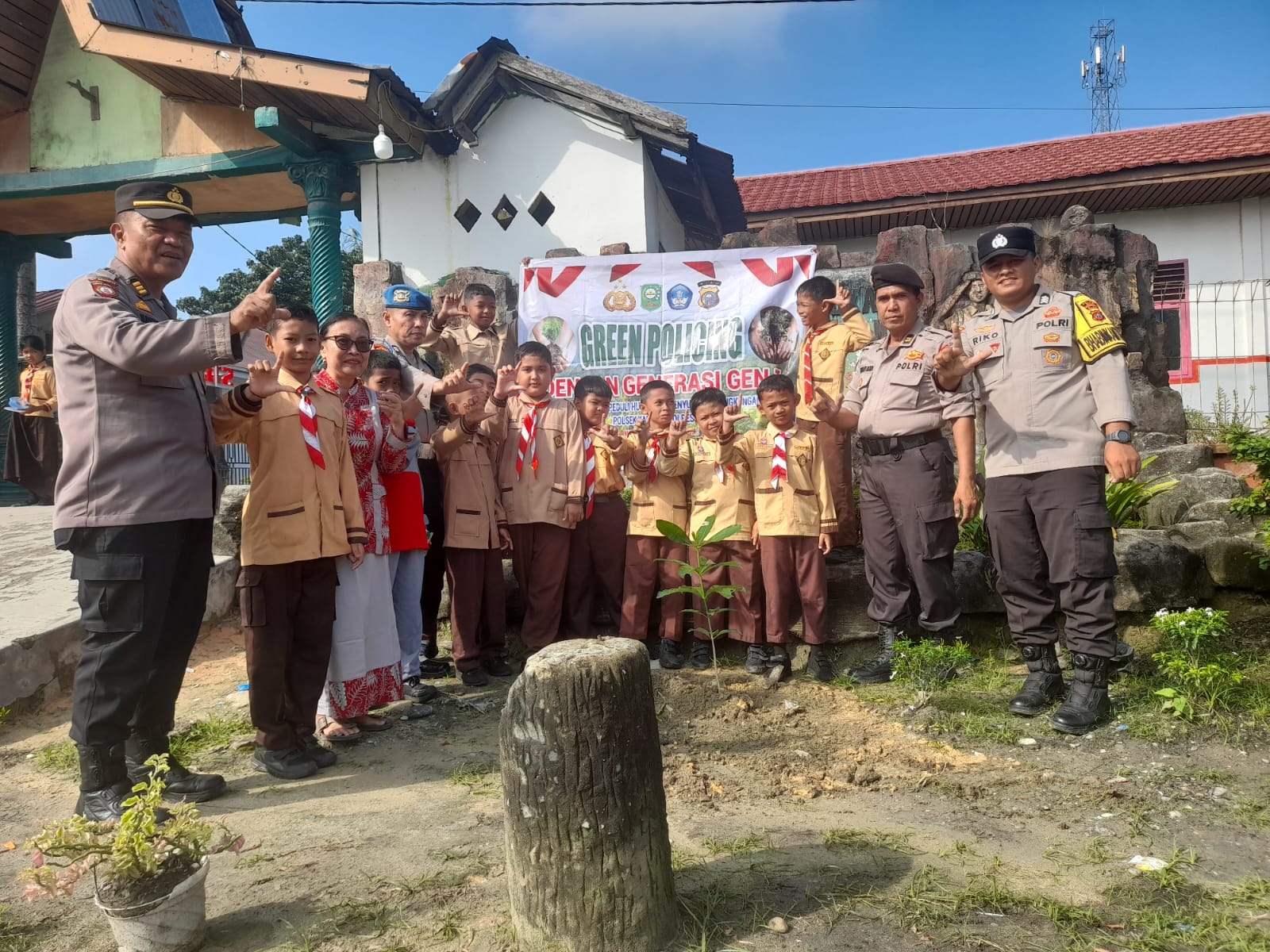 Polsek Kandis Laksanakan Green Policing di SDN 001 Kandis untuk Edukasi Siswa Soal Lingkungan