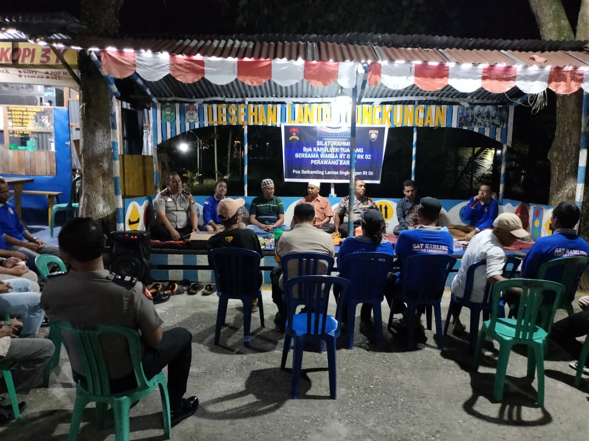 Jaga Kamtibmas, Kapolsek Tualang Silaturahmi dengan Warga RT. 06 RK.02 Perawang Barat