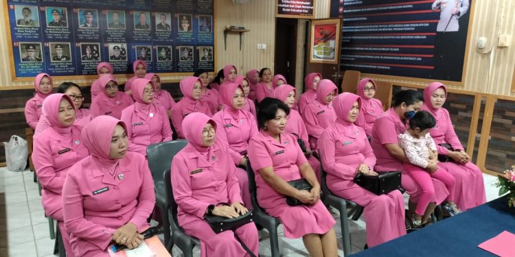 Kapolsek Berikan Arahan pada Pertemuan Bhayangkari Ranting Tualang tekankan bijak bermedsos