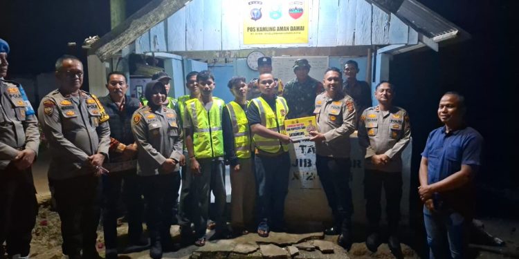 Kapolres Siak Cek Pos Satkamling Aman Damai Kandis Kota, Perkuat Sinergi Jaga Kamtibmas