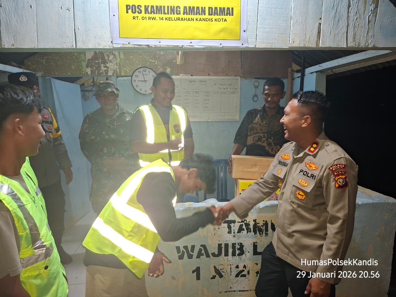 Kapolres Siak Cek Pos Satkamling Aman Damai Kandis Kota, Perkuat Sinergi Jaga Kamtibmas