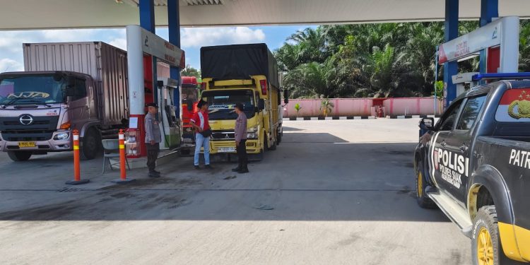Patroli SPBU, Polisi Pastikan Distribusi BBM di Kerinci Kanan Aman dan Lancar