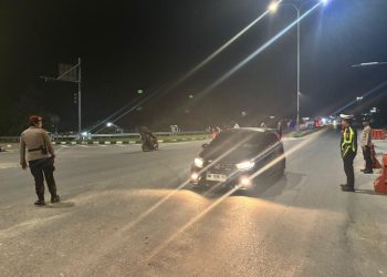 Polisi Siaga di Exit Tol Minas, Arus Mudik Dipantau Ketat Malam Hari
