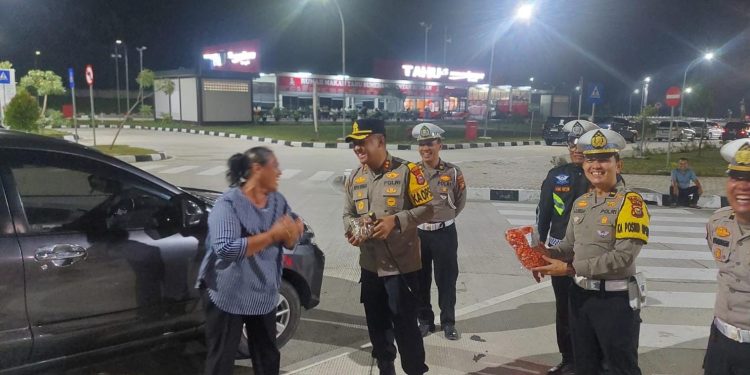 Pantau Arus Mudik, Kapolres Siak Sapa Pemudik di Rest Area Tol KM 45 Kandis