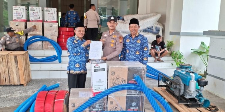 Dukung Ketahanan Pangan, Polres Siak Bersama Dinas Pertanian Salurkan Bantuan Alsintan dari Kemenpertan RI Kepada Poktan Binaan